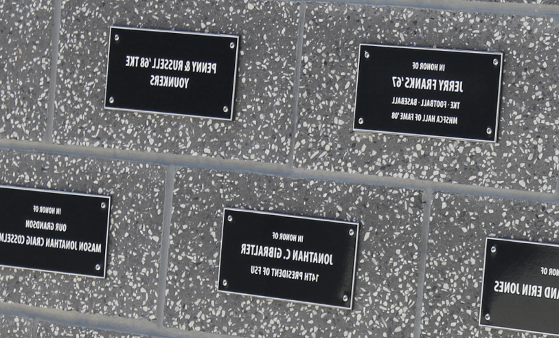 Name plaques on the stadium 墙